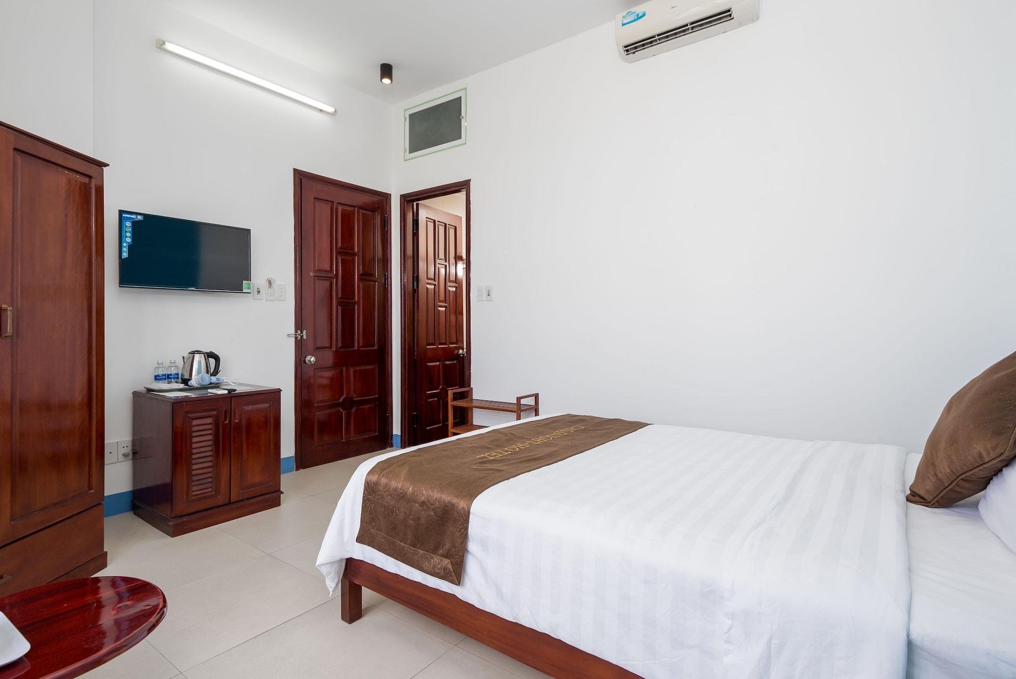 Cali Night Hotel Da Nang Bagian luar foto
