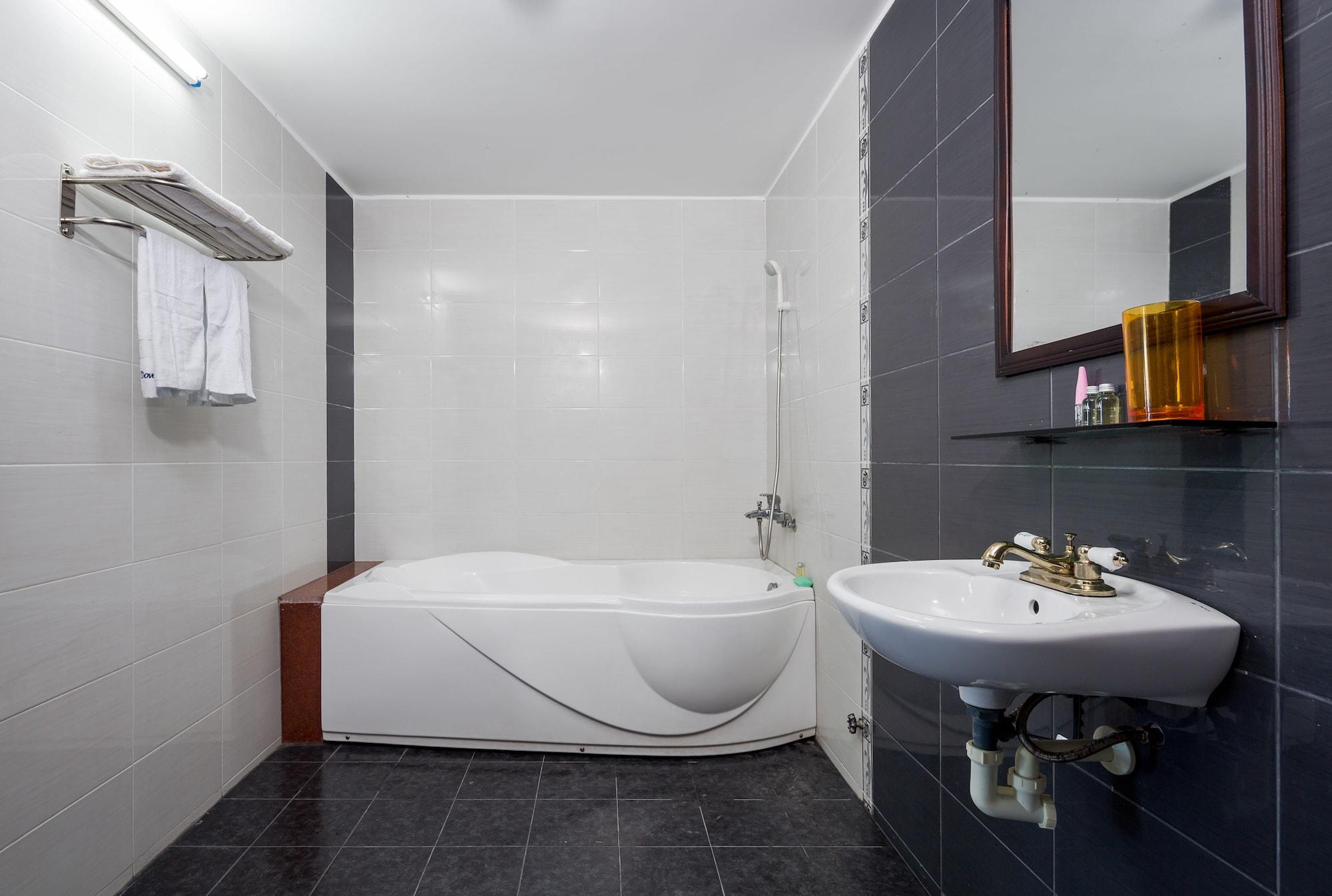 Cali Night Hotel Da Nang Bagian luar foto