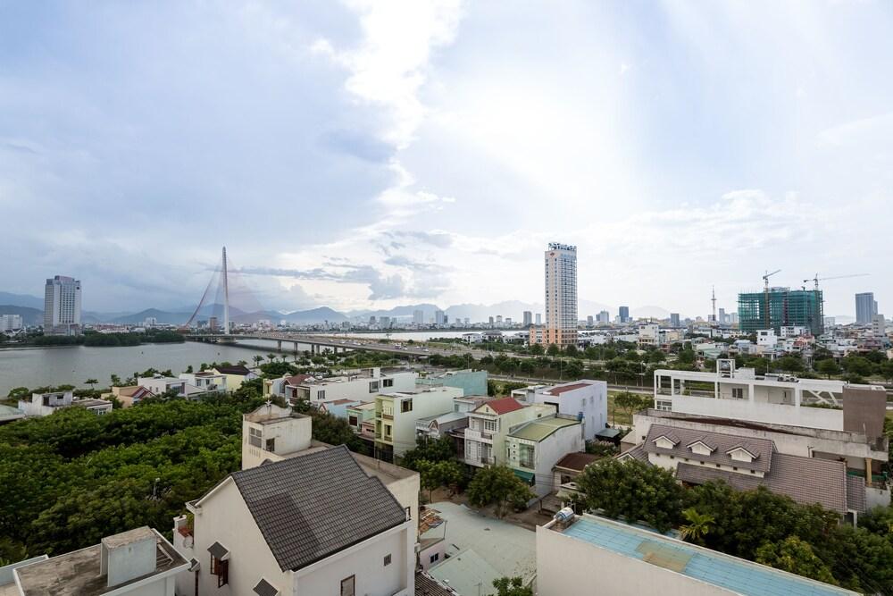 Cali Night Hotel Da Nang Bagian luar foto