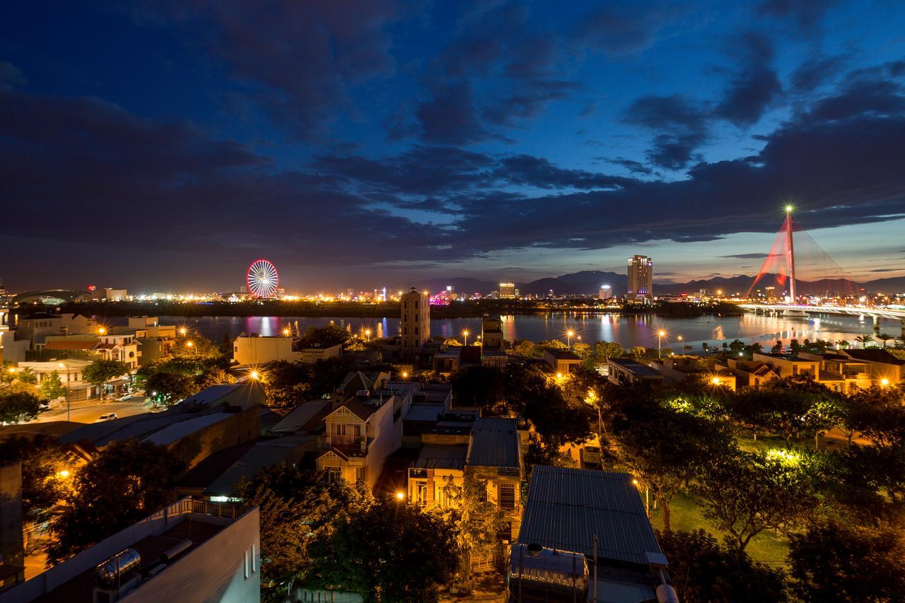 Cali Night Hotel Da Nang Bagian luar foto