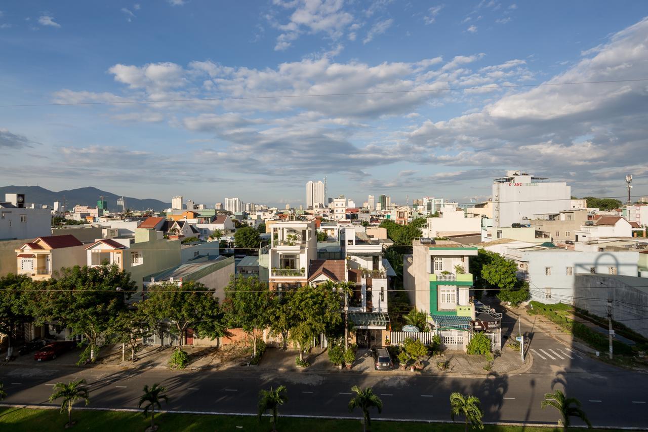 Cali Night Hotel Da Nang Bagian luar foto